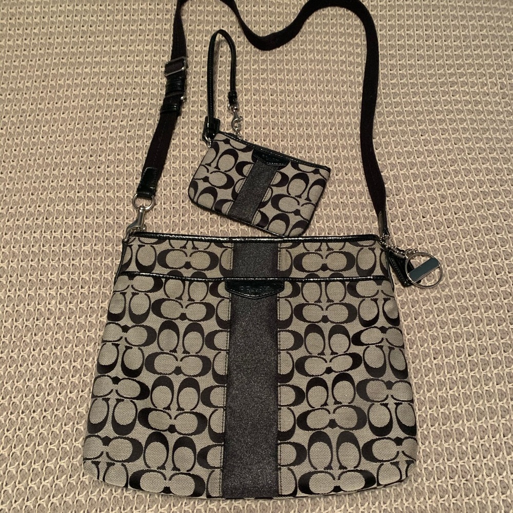 Coach satchel w/ matching wristlet//Barley used